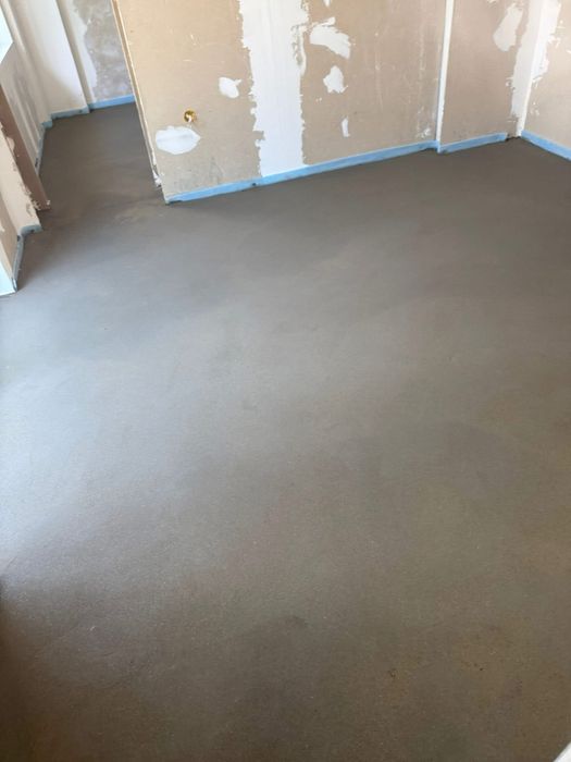 Машинно полагане на подови замазки!