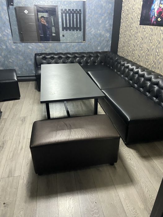 Продам столы и диваны с ресторана