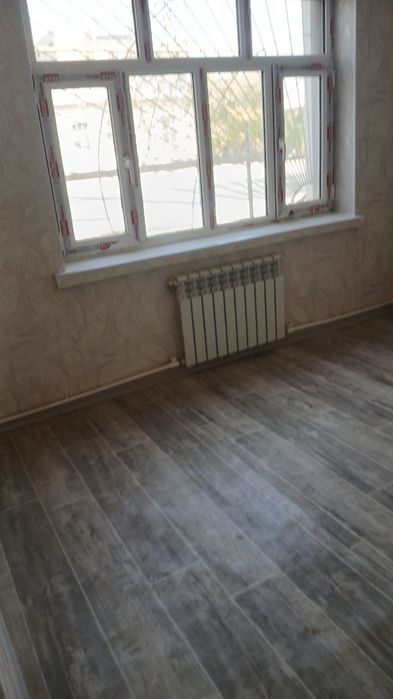 2 х комнатную квартиру. 1/2. Не торец .балкон 2*6. Новый евро ремонт