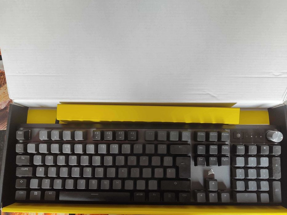 Механична клавиатура Corsair K70 Core