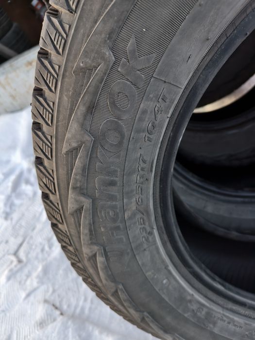 Продам зимние шины 235/65/17