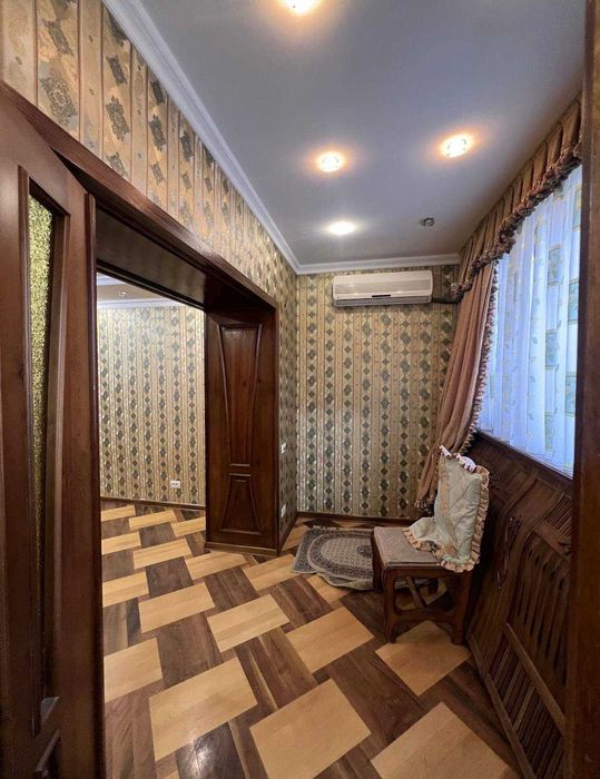 Шота-Руставели 3/2/5 кирпич  #77серия Гостиница Россия