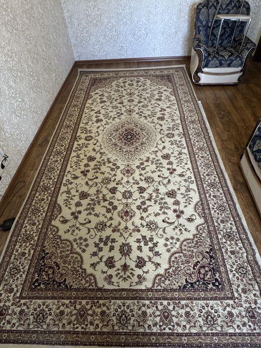 Срочно продам ковер б/у