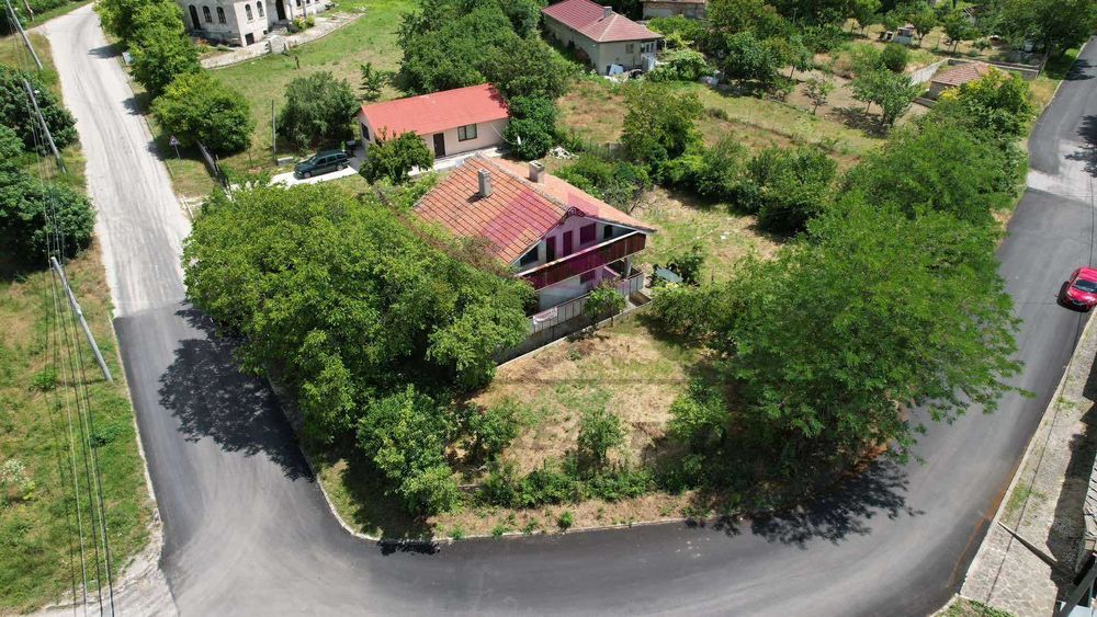 Триетажна къща, село Орешак