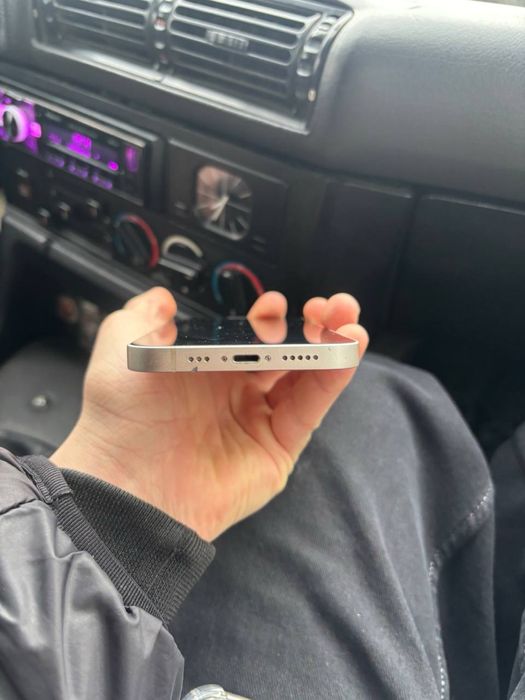 Продам айфон 13