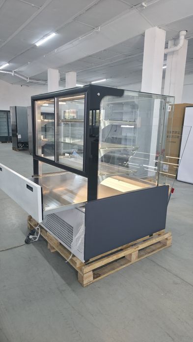 Сладкарска хладилна витрина 130 см