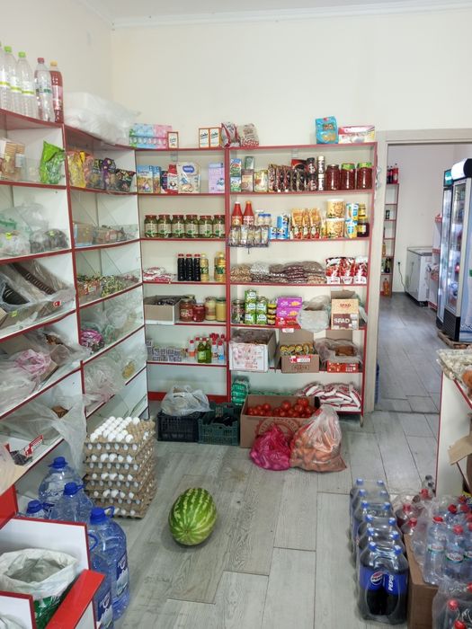 Kvartira sotiladi 2 xona Bir hona Magazin ikkinchi hona salon bulgan