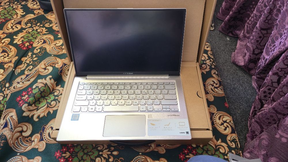 Asus Vivobook S330U