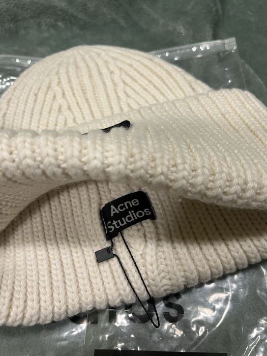 Căciulă Acne Studios - Model Face Patch