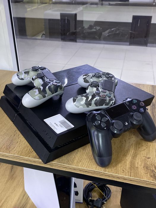 Приставка Playstation 4