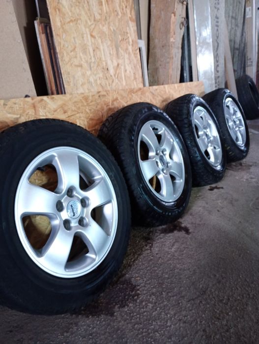 VW джанти със зимни гуми 195/65/15 6,5J ET45 5x112 цо56,6