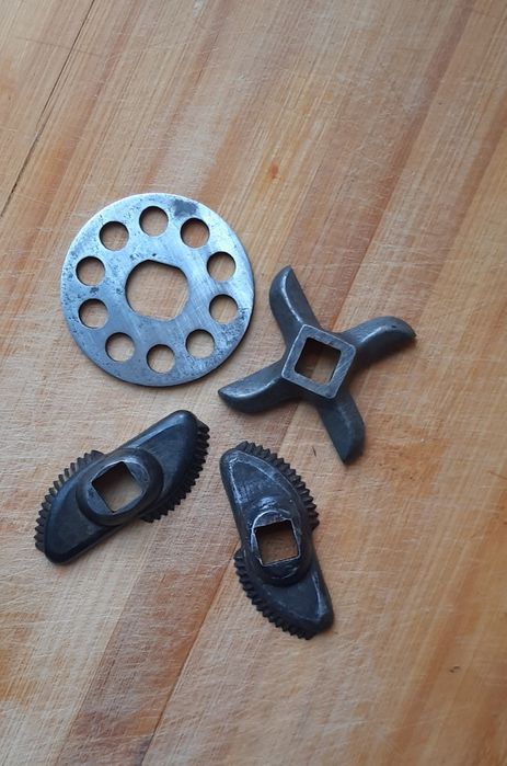 Решётка и ножи для мясорубки