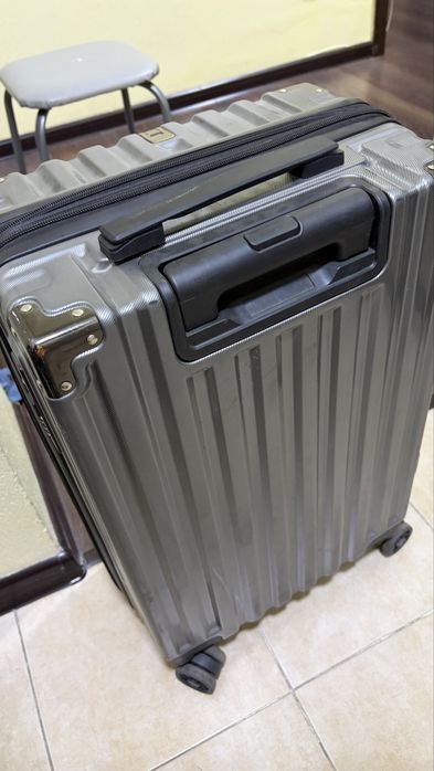 Продам чемодан за символическую цену