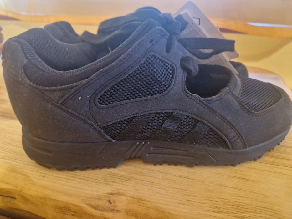 Продавам чисто нови дамски маратонки , Adidas Torsion