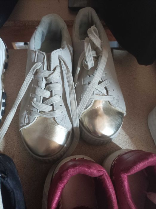 Обувки спортни и запазени