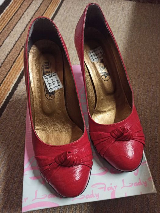 Дамски елегантни червени обувки
