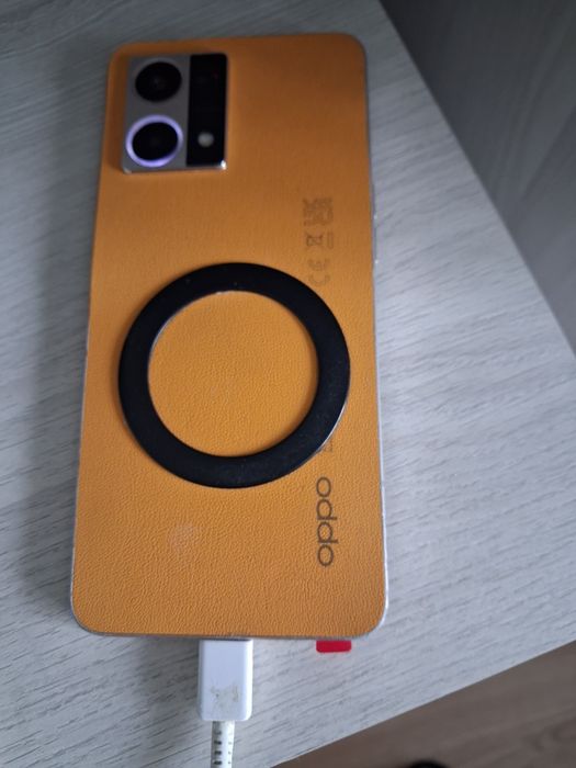 Телефон OPPO Reno7