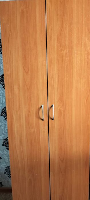 Продам шкаф двухдверный