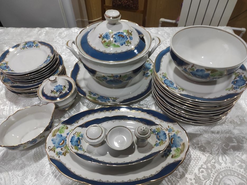 Продается столовый сервиз на 6 персон