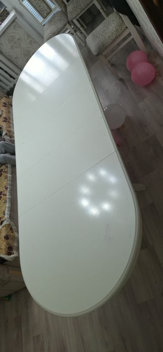 Продаю срочно стол со стульми