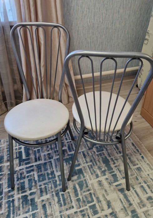 Продам два стула