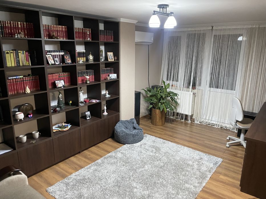 Apartament cu  3 camere ultracentral Salonta etaj 3