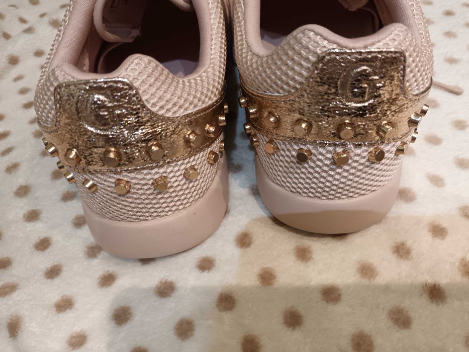 Guess- купувани от Англия