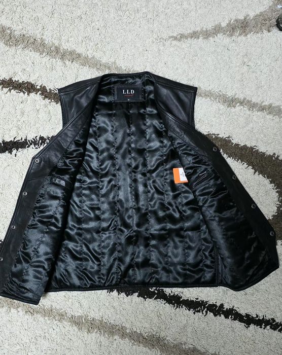 Vesta din piele, noua