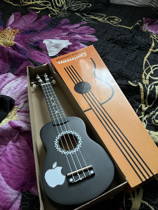 Укулеле сопрано.Новый не играл лежит просто так
