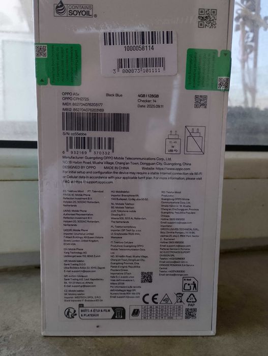 OPPO със слушалки