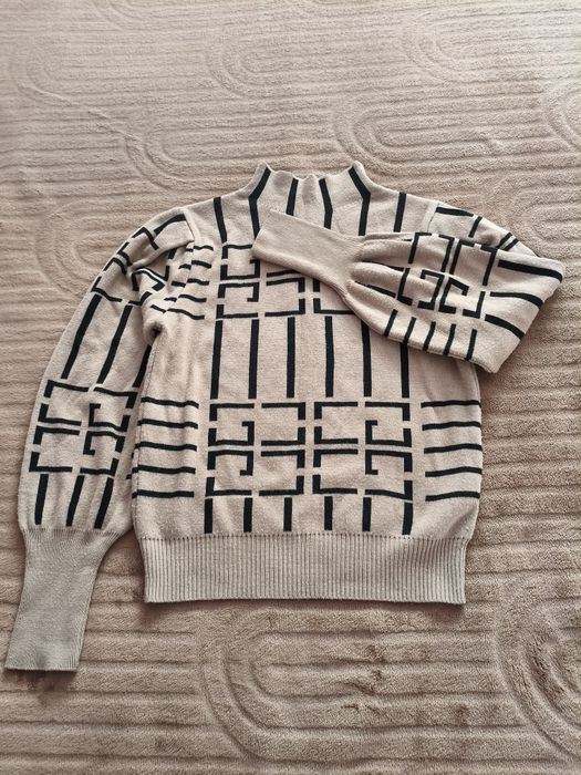 Дамска блуза с дълъг ръкав,тип поло!