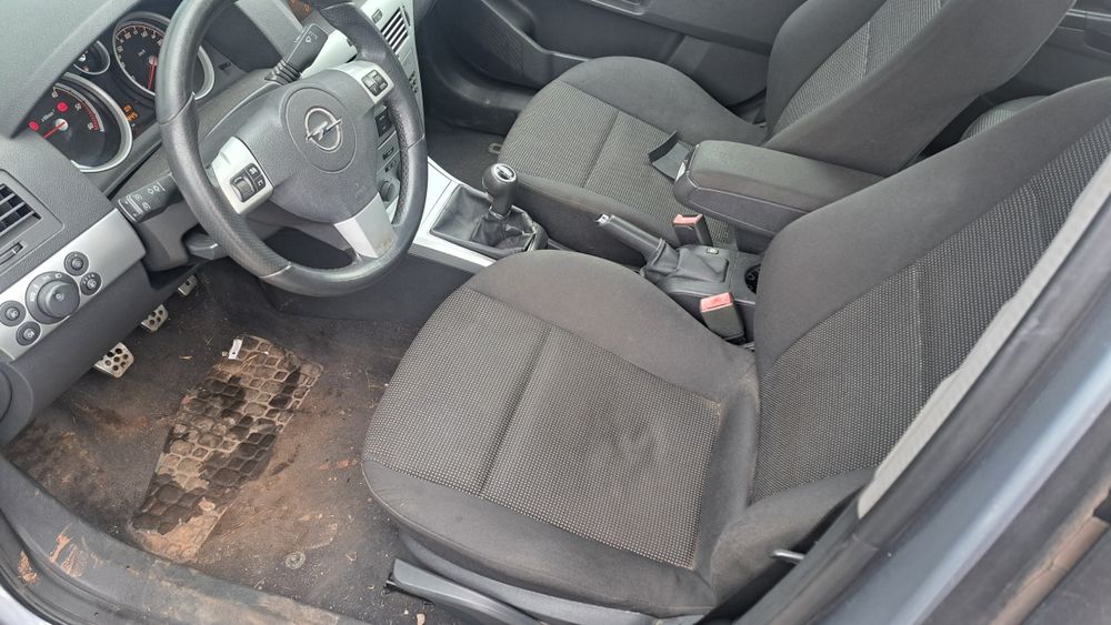 Dezmembrez opel astra h 1.7 cdti 101 cai