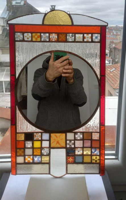 Огледало - Витраж в червено, жълто и бяло