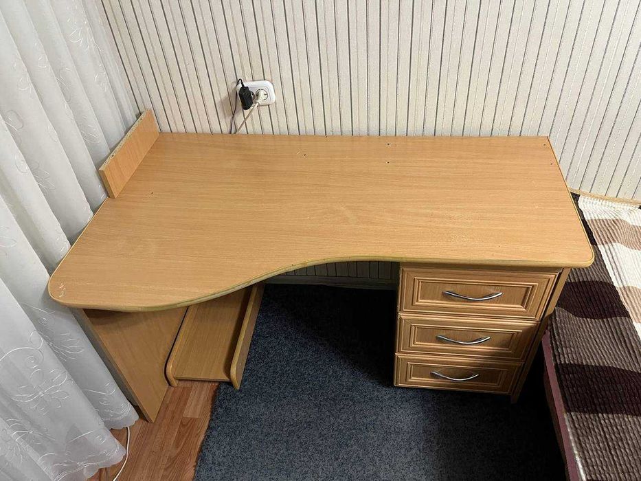 Стол компьютерный