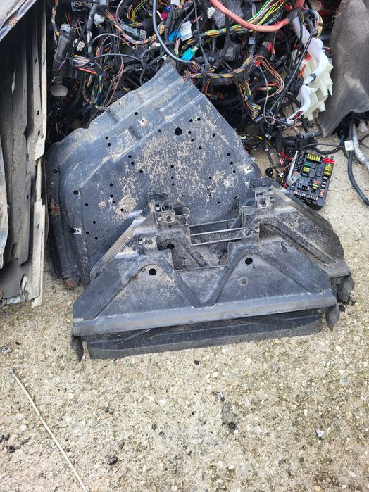 Scut bmw e90,scut podea,scut cutie Dezmembrez bmw e90 320d