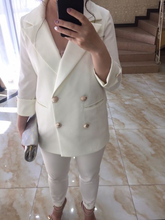 Продам костюмчик с брючками и с топиком