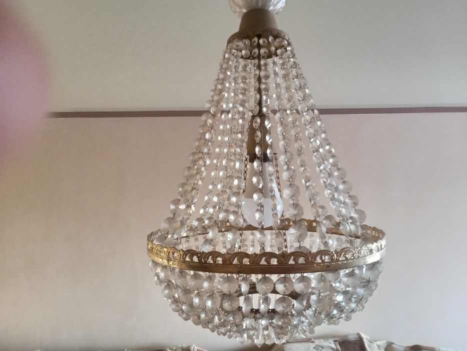 Продам хрустальную люстру