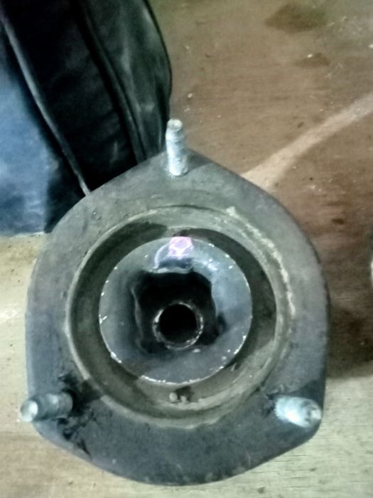 Продам чашки на тойота карина