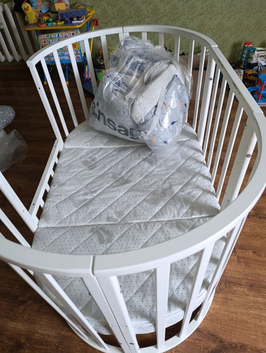 Детская кровать+ пеленальный стол