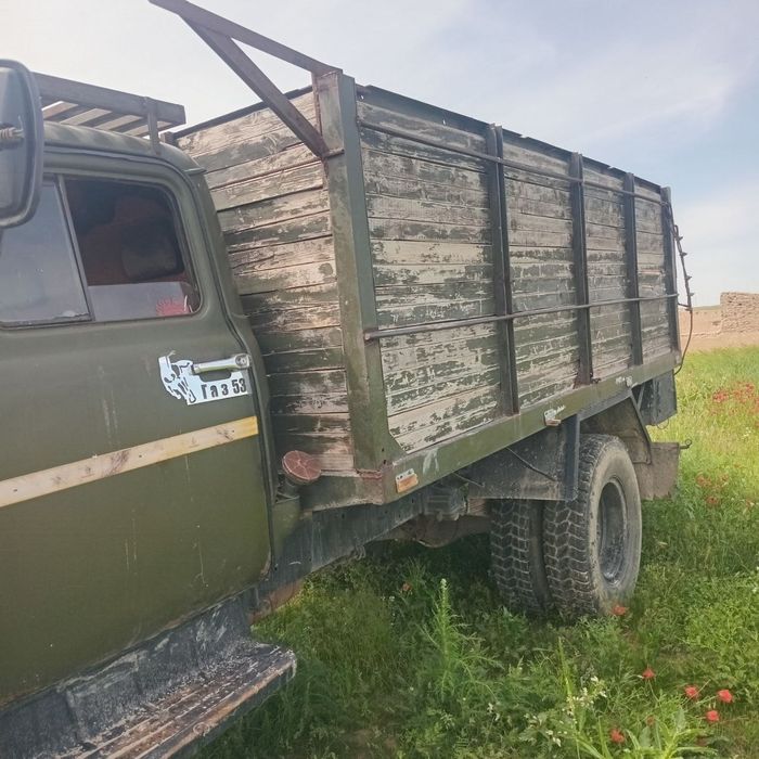 Gaz 53 bortli srochni sotiladi