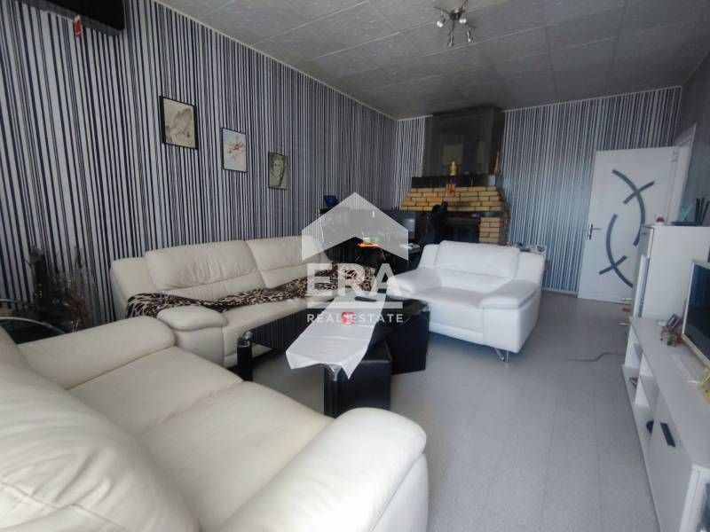 Страхотен обзаведен тристаен апартамент кв.Бадема