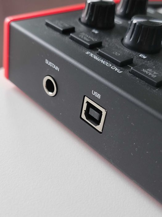 Claviatura / Controller MIDI Akai MPK Mini MK3 – Cutie completă