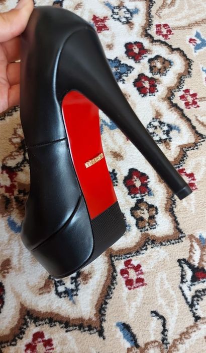 Продам туфли лабутены