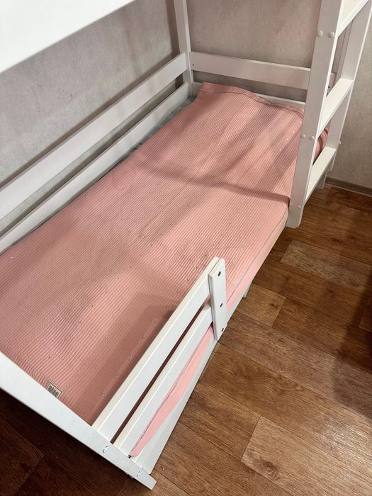 Продам двухъярусный кровать