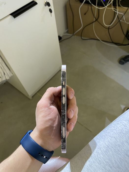 Продается Iphone 13 в хорошем состоянии