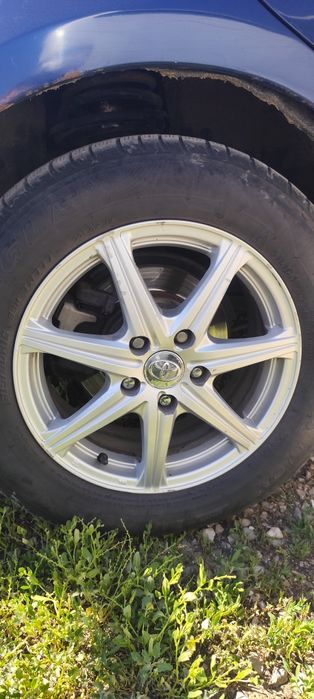 Продам диски r16 на Камри подходит