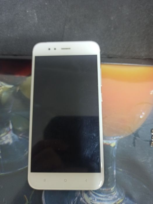 Продам смартфон Xiaomi Mi A1