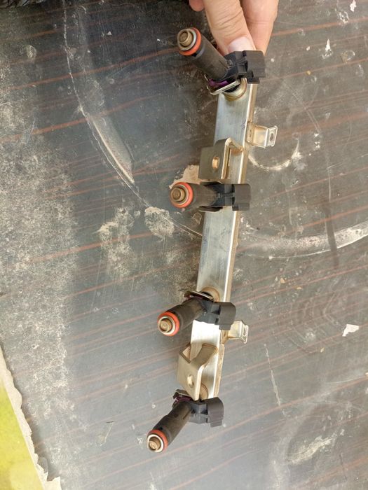 Топливная инжектор от Нексии 3