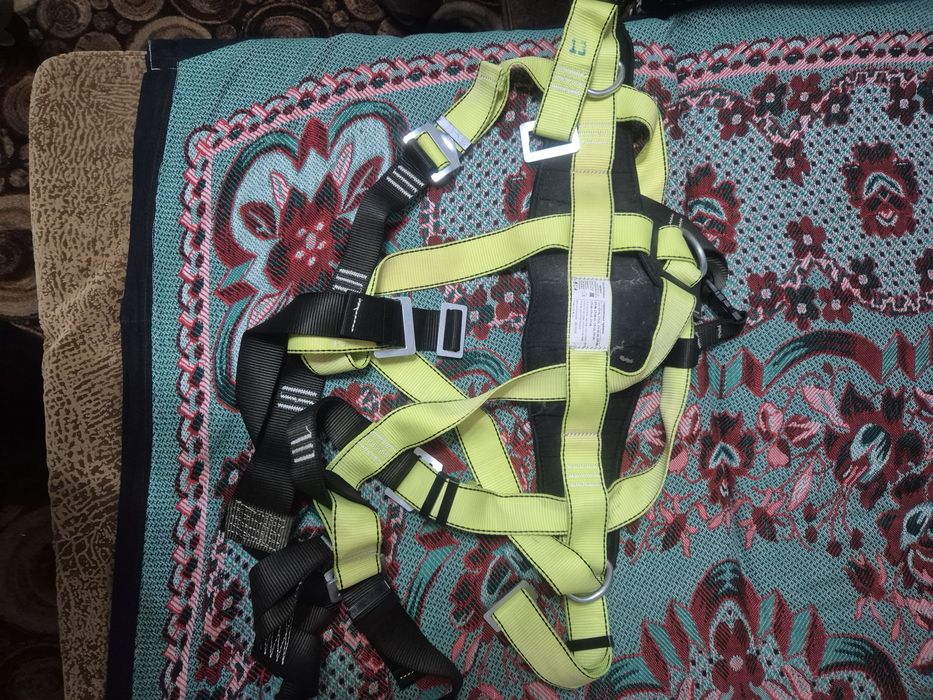 Страховочная привязь