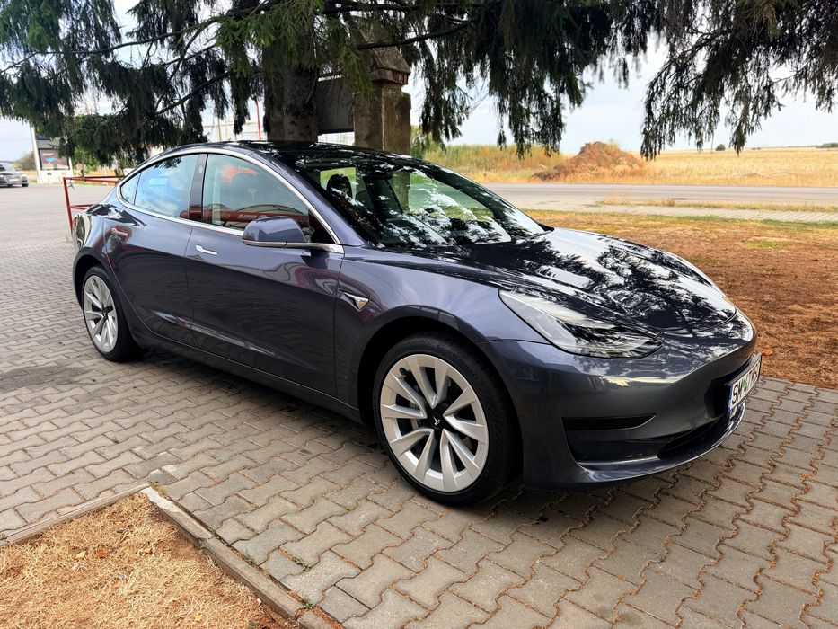 Tesla Model 3 RWD